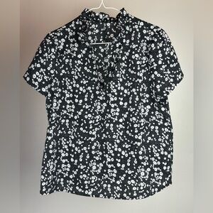 Black and White Floral Women's Top Size M